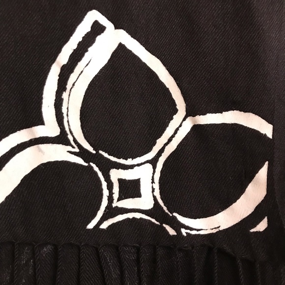 BCBGMAXAZRIA HUGE Wrap/ Scarf with Logo Details and Fringe. EUC. - Picture 5 of 6